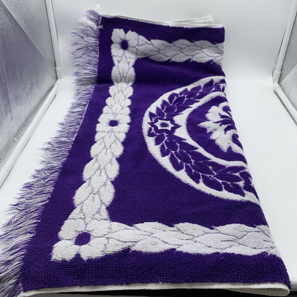 Vintage Fieldcrest Bath Towel Purple White Floral Fringed USA 45 X 25 in Retro